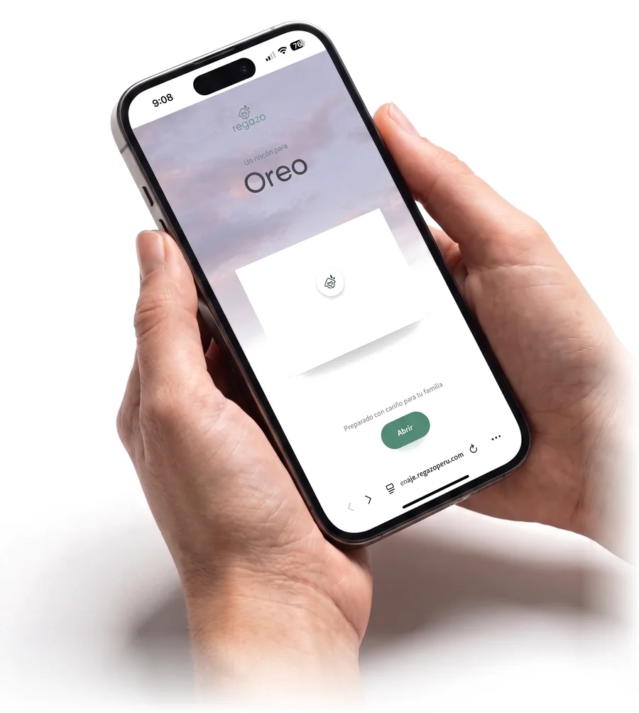 Carta digital de Regazo abierta en un celular, con el nombre de la mascota y su sobre