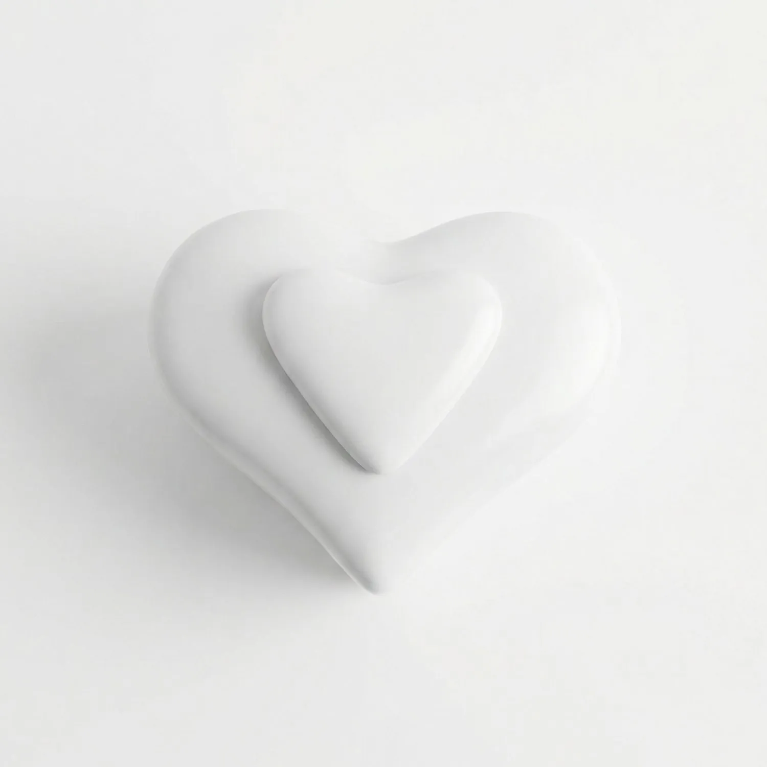 Urna Corazón, de cerámica blanca con forma de corazón